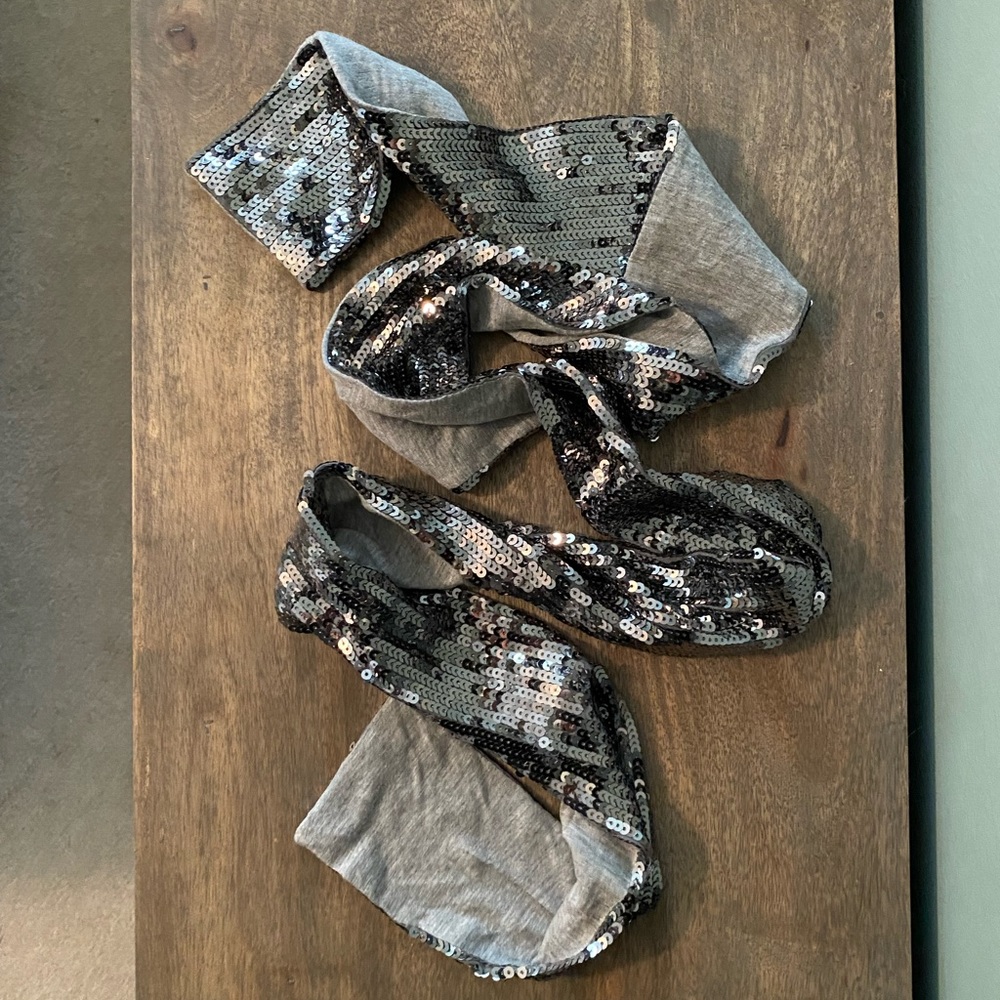 Fun sequenced scarf